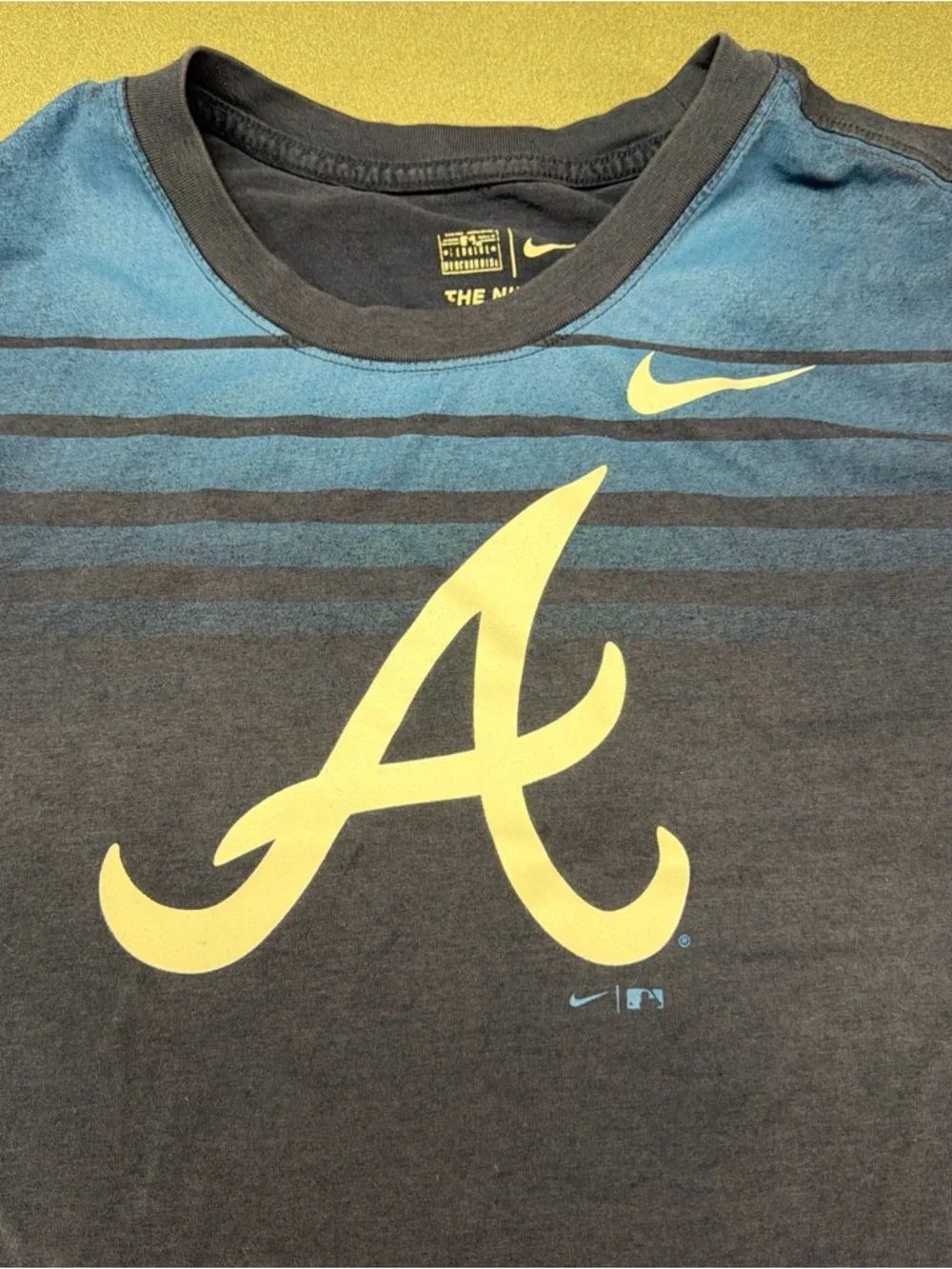Nike Men's‎ Navy Atlanta Braves Logo Velocity Performance T-Shirt Size XL